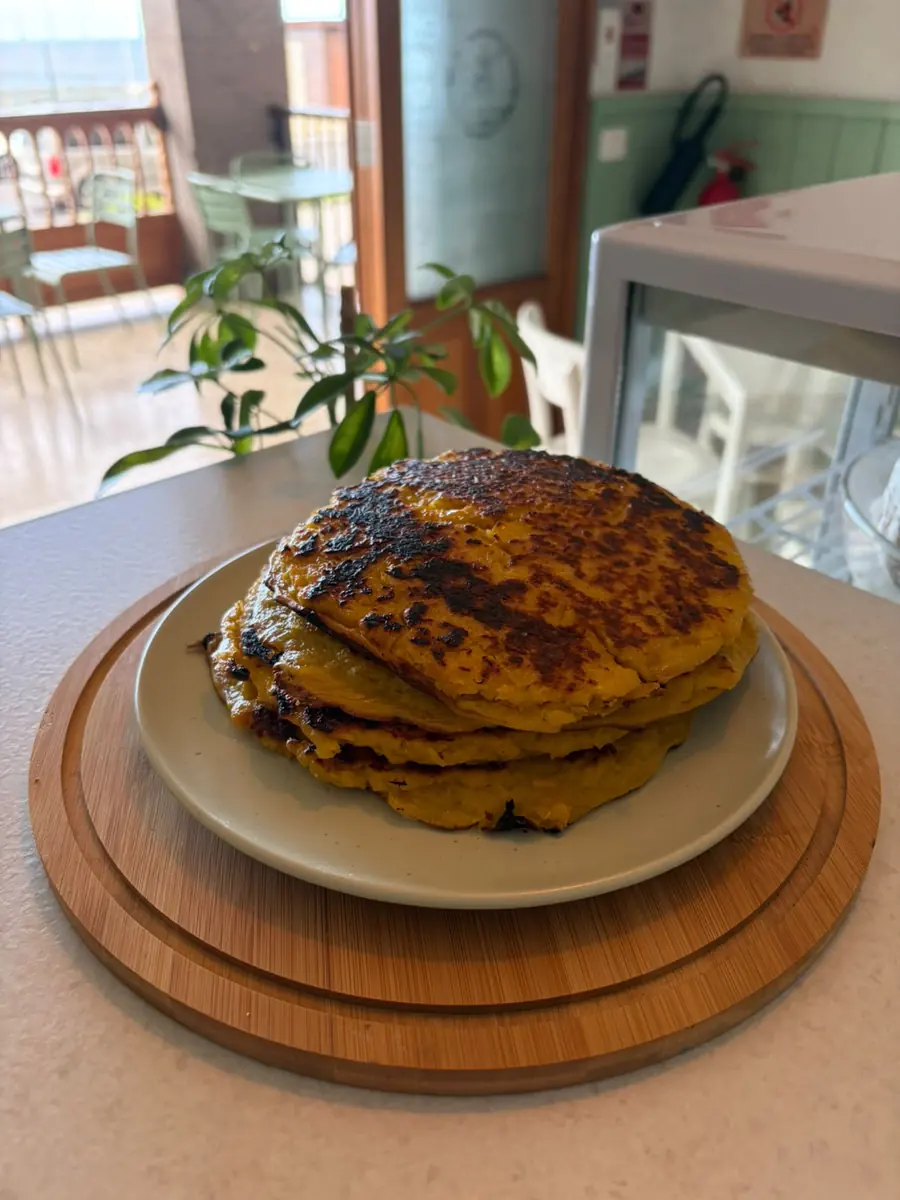 Cachapa doblada con relleno de queso
